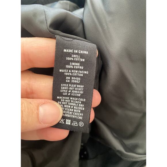 THEORY PLEAT WRAP SKIRT  Black w/ White Dot Velvet  NWT $355 Size 8 - Picture 5 of 5